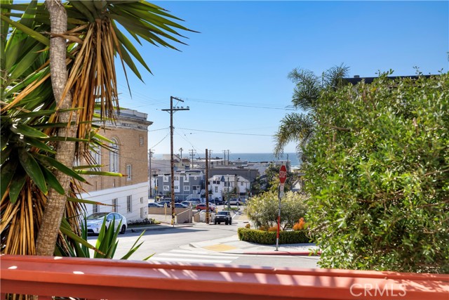 207 16th Street, Hermosa Beach CA: https://media.crmls.org/medias/3c2b728a-7421-417e-bca7-8df1d2e5fb52.jpg
