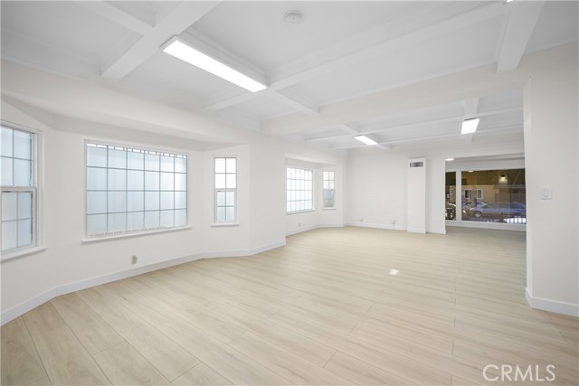 Detail Gallery Image 7 of 25 For 2823 W 8th St, Los Angeles,  CA 90005 - 4 Beds | 2/1 Baths