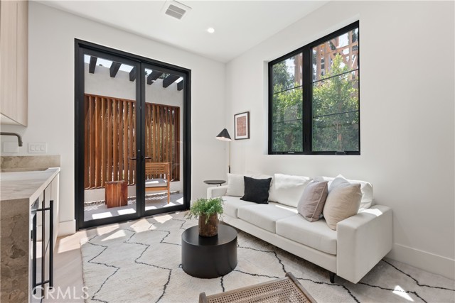 4205 Agnes Avenue, Studio City CA: https://media.crmls.org/medias/3c2bbedc-b00a-4977-9f8f-41d83fc639d3.jpg