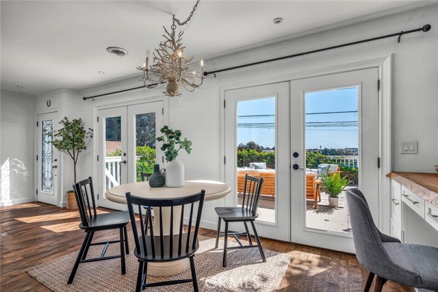 Detail Gallery Image 12 of 34 For 907 Diamond St, Redondo Beach,  CA 90277 - 4 Beds | 3 Baths