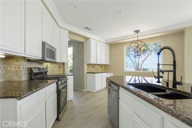 Detail Gallery Image 11 of 39 For 71 Villa Valtelena, Lake Elsinore,  CA 92532 - 5 Beds | 3 Baths