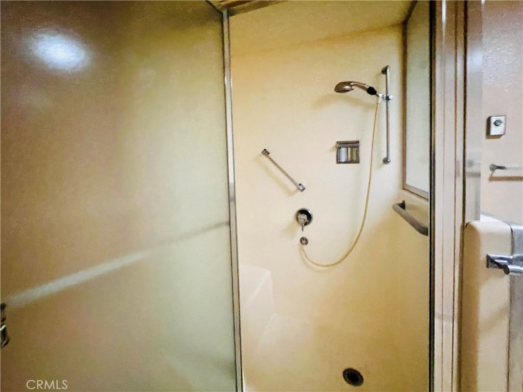 https://media.crmls.org/medias/3c3019d2-b89e-4e8a-89f7-9b70c93a09c1.jpg?preset=X-Large
