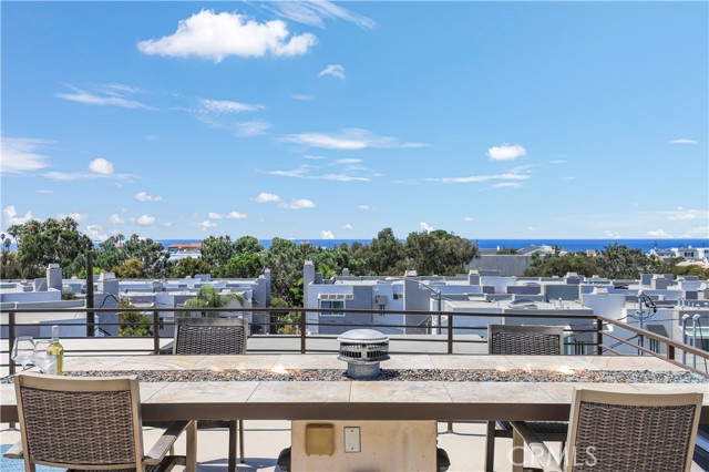 Fabulous Roof Top Ocean Views!