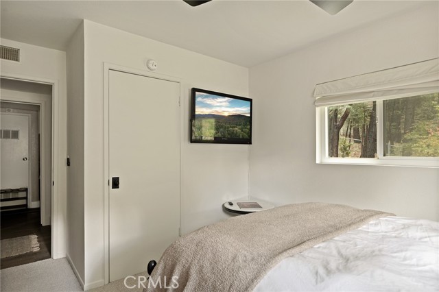 24379 San Moritz, Crestline, CA 92325