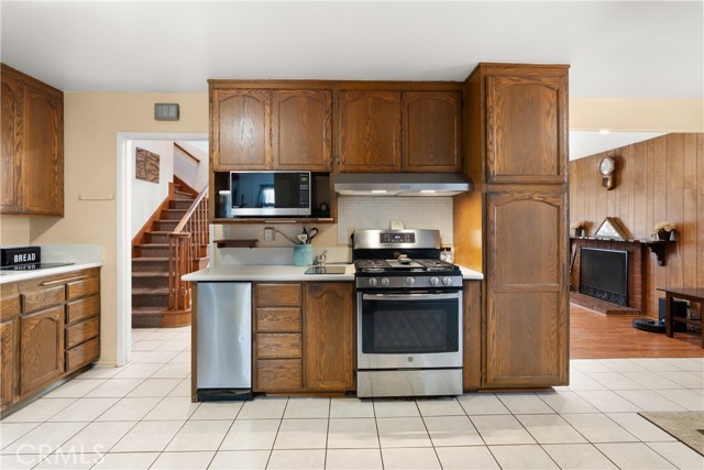 Detail Gallery Image 8 of 23 For 18021 Gulf Ln, Huntington Beach,  CA 92646 - 6 Beds | 4 Baths
