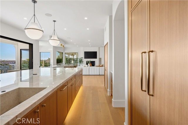 Detail Gallery Image 20 of 69 For 2915 Cliff Dr, Newport Beach,  CA 92663 - 4 Beds | 4/1 Baths