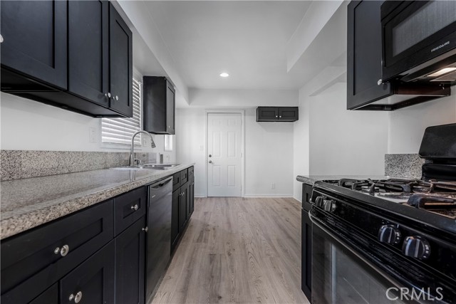 Detail Gallery Image 3 of 33 For 2916 Halldale, Los Angeles,  CA 90018 - 3 Beds | 2 Baths