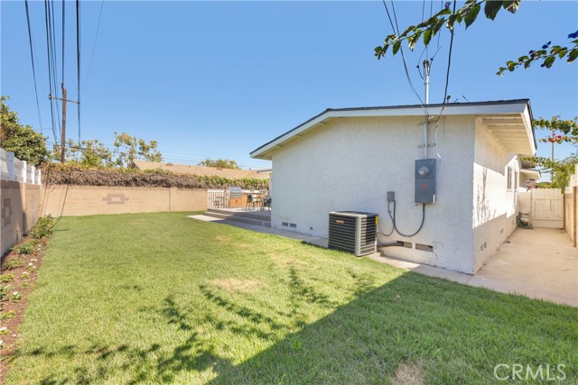 8381 E Blithedale Street, Long Beach CA: https://media.crmls.org/medias/3c329e66-c9f8-4bb4-a3eb-6e65baa4fd59.jpg