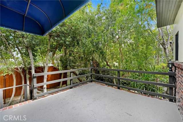 816 S Longwood, Los Angeles CA: https://media.crmls.org/medias/3c339793-b1b0-415d-a0ed-f296ecca8bfa.jpg