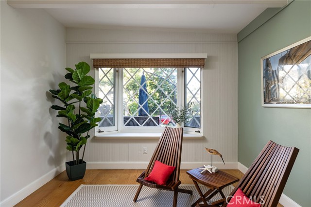 305 Poinsettia Avenue, Corona del Mar CA: https://media.crmls.org/medias/3c34028b-076d-42b1-85e5-86c2d9a2cb5d.jpg