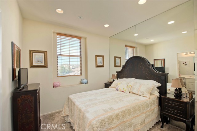Detail Gallery Image 23 of 33 For 28254 Canterbury Ct, Valencia,  CA 91354 - 2 Beds | 2/1 Baths