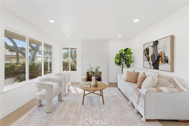 Detail Gallery Image 2 of 22 For 13972 Chelmsford, Westminster,  CA 92683 - 2 Beds | 1 Baths