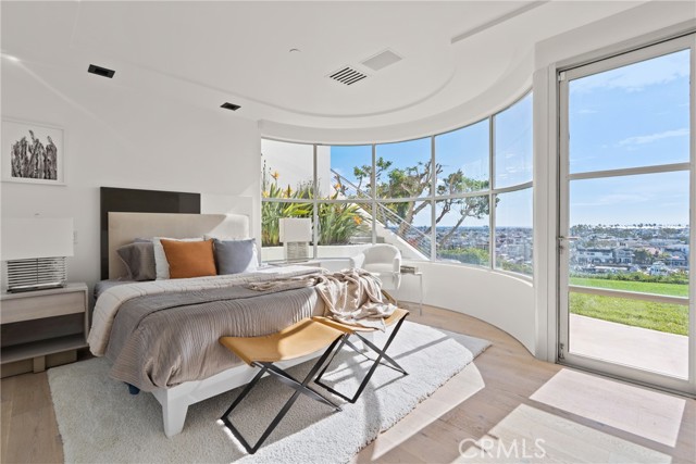 Detail Gallery Image 35 of 70 For 1409 Dolphin Terrace, Corona Del Mar,  CA 92625 - 5 Beds | 5/2 Baths