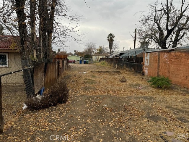 Detail Gallery Image 5 of 12 For 705 Irene St, Bakersfield,  CA 93305 - 2 Beds | 1 Baths