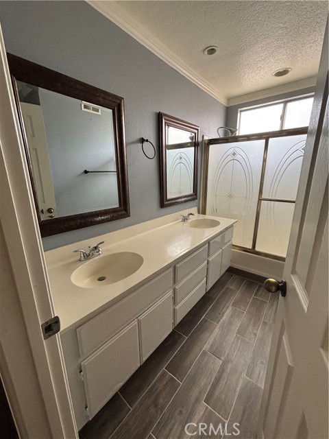 17092 Whispering Brook Way, Riverside CA: https://media.crmls.org/medias/3c359f6b-93be-4374-ac1e-e4faba3bcadf.jpg