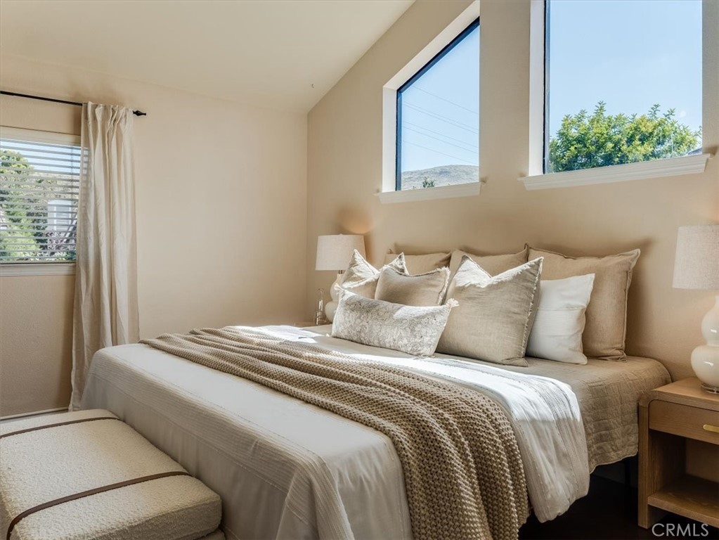 https://media.crmls.org/medias/3c35aeaf-18e7-4a73-ae9e-6c72d6d44237.jpg?preset=X-Large