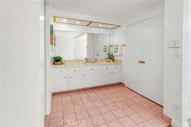 Image 16 of 34 For 4738 La Villa Marina  H