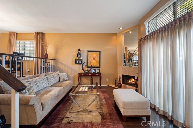 Detail Gallery Image 10 of 34 For 4634 Don Lorenzo Dr a,  Los Angeles,  CA 90008 - 3 Beds | 2/1 Baths