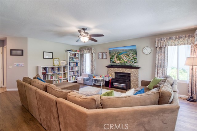 Detail Gallery Image 12 of 30 For 23903 Creekwood Dr, Moreno Valley,  CA 92557 - 4 Beds | 2/1 Baths