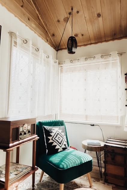 1029 W Aeroplane Boulevard, Big Bear City CA: https://media.crmls.org/medias/3c382d31-6b12-44ed-892f-bba8bd31c56d.jpg