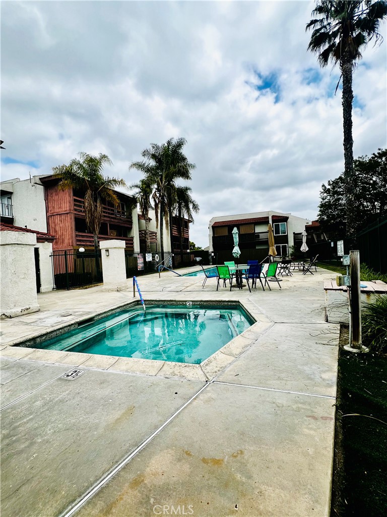 https://media.crmls.org/medias/3c387145-99bf-4919-8976-78c5a64d507e.jpg?preset=X-Large