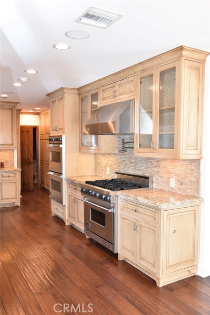 Detail Gallery Image 7 of 45 For 5235 San Feliciano Dr, Woodland Hills,  CA 91364 - 5 Beds | 4 Baths