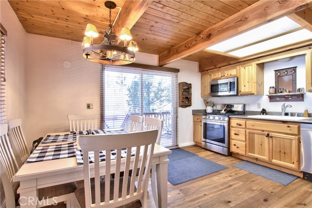 Detail Gallery Image 17 of 36 For 525 Pine Ln, Sugarloaf,  CA 92386 - 3 Beds | 2 Baths