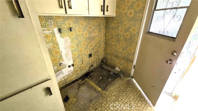 Detail Gallery Image 15 of 17 For 2463 Las Positas Rd, Glendale,  CA 91208 - 3 Beds | 2 Baths