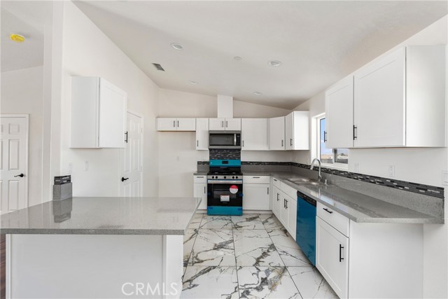 Detail Gallery Image 12 of 40 For 12275 Barbet Rd, Phelan,  CA 92371 - 4 Beds | 2 Baths