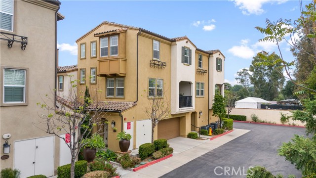 Detail Gallery Image 3 of 41 For 816 S Gladys Ave a,  San Gabriel,  CA 91776 - 2 Beds | 2/1 Baths
