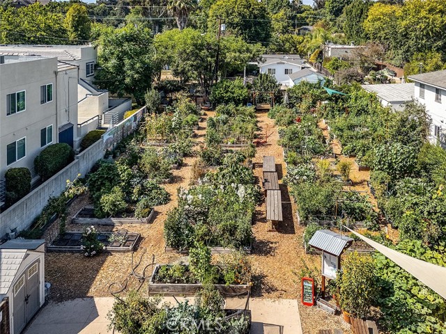 1018 Magnolia Street, South Pasadena CA: https://media.crmls.org/medias/3c3ba5fc-2336-4257-8e00-18a4df70daf5.jpg