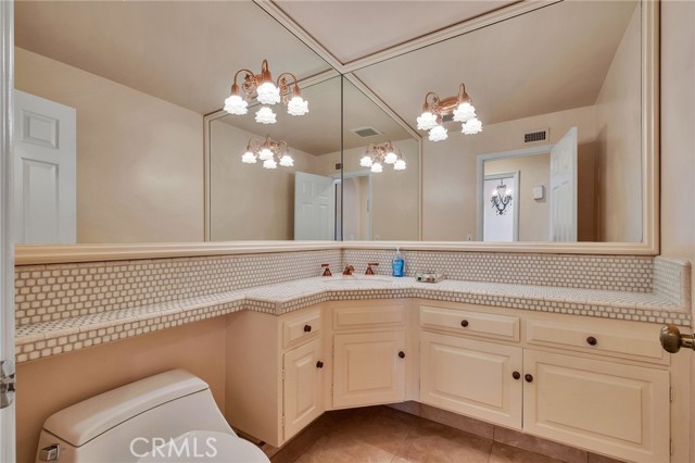 Detail Gallery Image 6 of 59 For 12305 Ridge, Los Angeles,  CA 90049 - 2 Beds | 2/1 Baths