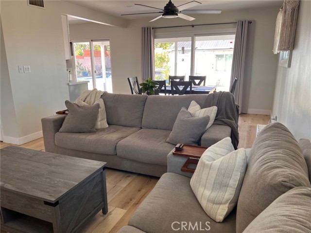 Detail Gallery Image 8 of 37 For 20933 Hemmingway St, Canoga Park,  CA 91304 - 4 Beds | 3 Baths