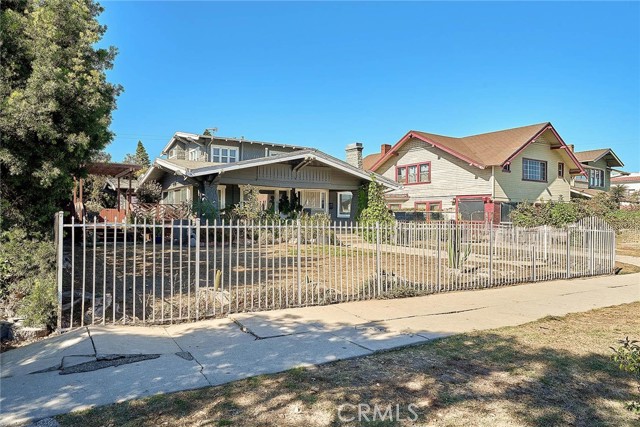 Detail Gallery Image 10 of 35 For 2115 4th Ave, Los Angeles,  CA 90018 - 5 Beds | 2/1 Baths