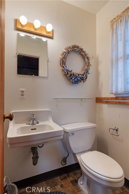 Detail Gallery Image 27 of 37 For 2900 Manhattan Ave, La Crescenta,  CA 91214 - 3 Beds | 2 Baths
