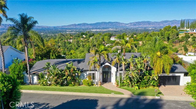 Detail Gallery Image 1 of 29 For 17237 Luverne Pl, Encino,  CA 91316 - 4 Beds | 3 Baths