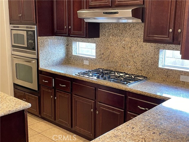 5307 Rose Arbor Lane, Bakersfield CA: https://media.crmls.org/medias/3c3e1df1-a74b-47c7-b117-0f086c352cd3.jpg