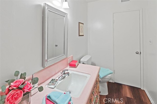 Detail Gallery Image 11 of 46 For 1360 G Shadow Ln #G,  Fullerton,  CA 92831 - 2 Beds | 2 Baths