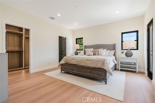 521 N Sparks Street, Burbank CA: https://media.crmls.org/medias/3c405061-b39b-45f5-b0cb-a18617d78c4c.jpg