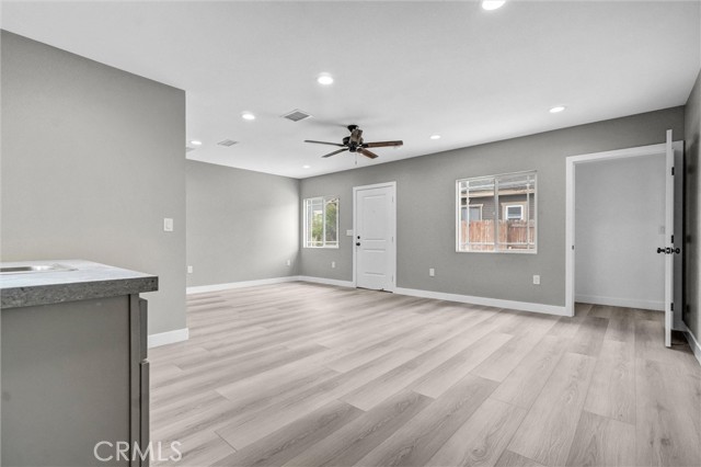 2321 Locust Avenue, Long Beach CA: https://media.crmls.org/medias/3c408545-f6c2-489b-8733-0913dea51b83.jpg