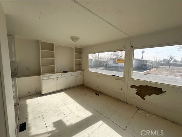 251 S Colorado River Road, Blythe CA: https://media.crmls.org/medias/3c4238e4-ca8d-450f-bc3f-b59fecdbda19.jpg