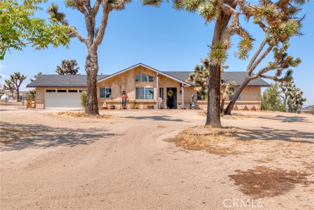 Detail Gallery Image 2 of 27 For 56810 Chipmunk Trl, Yucca Valley,  CA 92284 - 3 Beds | 2 Baths