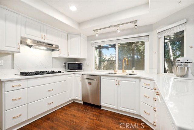 Detail Gallery Image 11 of 49 For 22321 Parkwood, Lake Forest,  CA 92630 - 4 Beds | 3 Baths