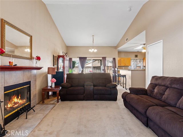 Detail Gallery Image 4 of 34 For 14621 Carob St, Victorville,  CA 92394 - 4 Beds | 3 Baths