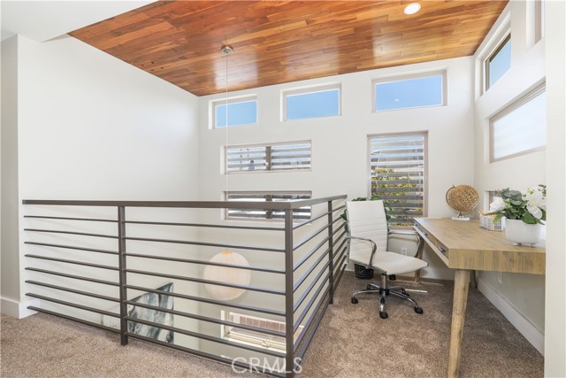 Great use of space off one of the bedrooms and above the entry to put an office nook!