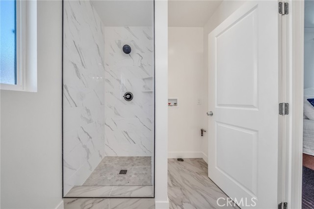 Main House Primary En Suite Bath