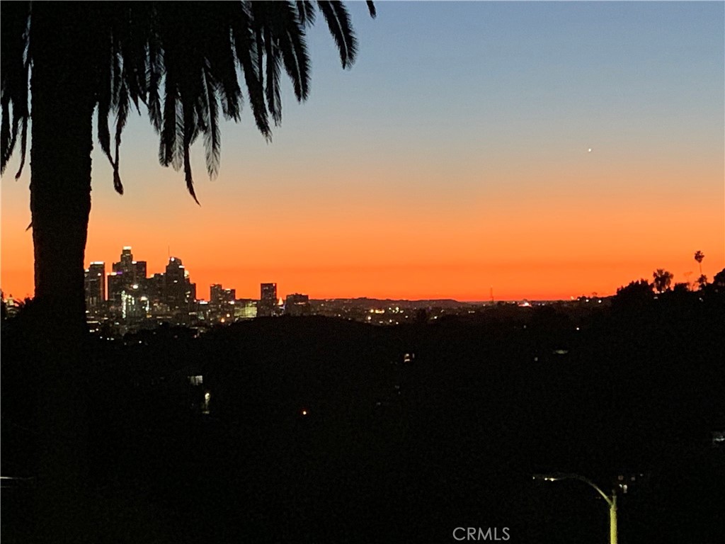 https://media.crmls.org/medias/3c461298-c865-4133-bc2a-c224bad28b12.jpg?preset=X-Large