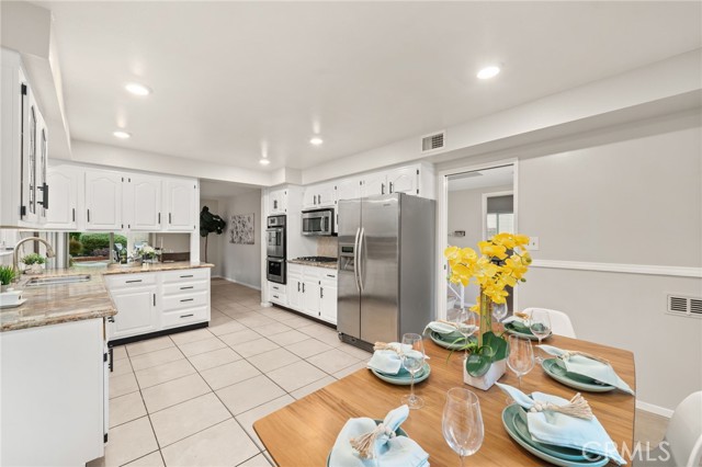 427 Canoe Cove Drive, Diamond Bar CA: https://media.crmls.org/medias/3c468295-9694-4fc5-84c8-e0ffb908e7df.jpg