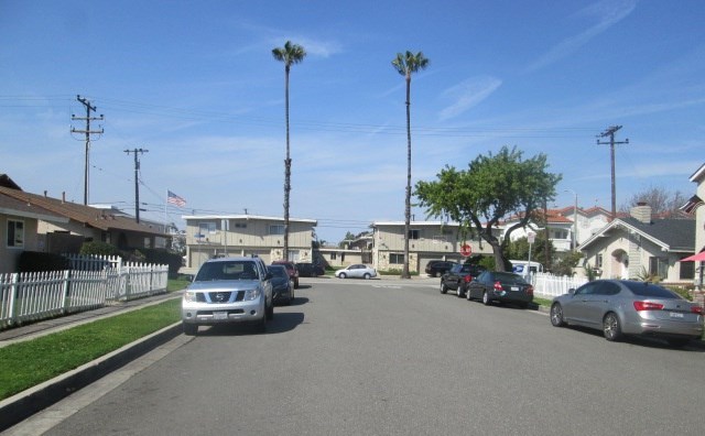 Detail Gallery Image 5 of 9 For 1216 California St, Huntington Beach,  CA 92648 - 3 Beds | 3/1 Baths