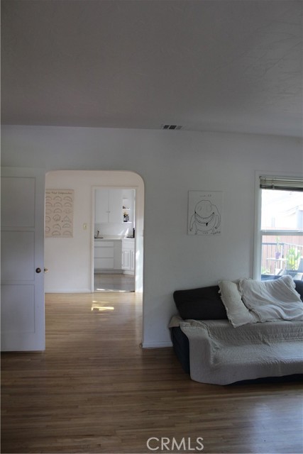 Detail Gallery Image 4 of 20 For 210 N Naomi, Burbank,  CA 91505 - 3 Beds | 2 Baths